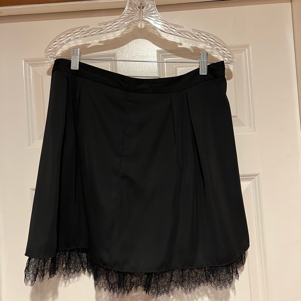Gap size 6 black skirt with lace edge. Only wore a handful of times.